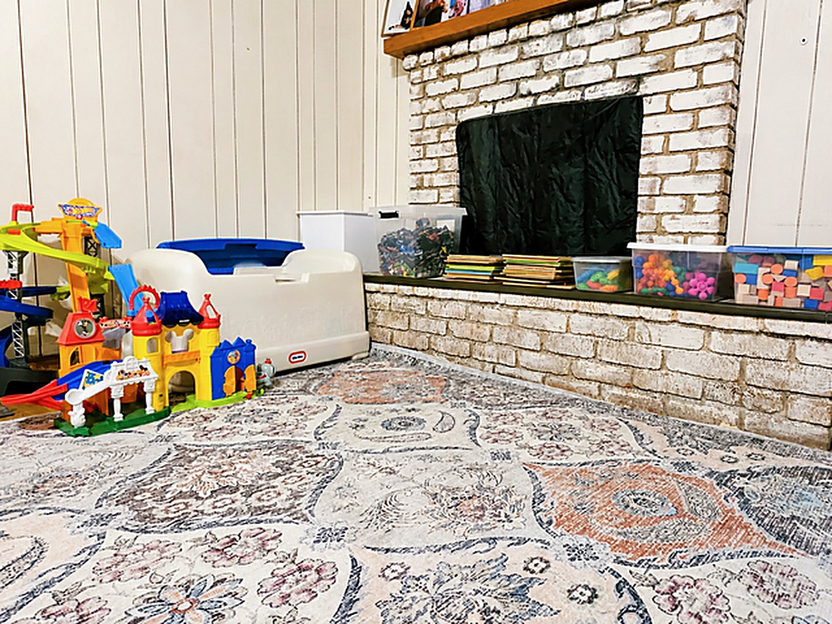 Building blocks and reading area – Harris Family Day Care, Long Beach