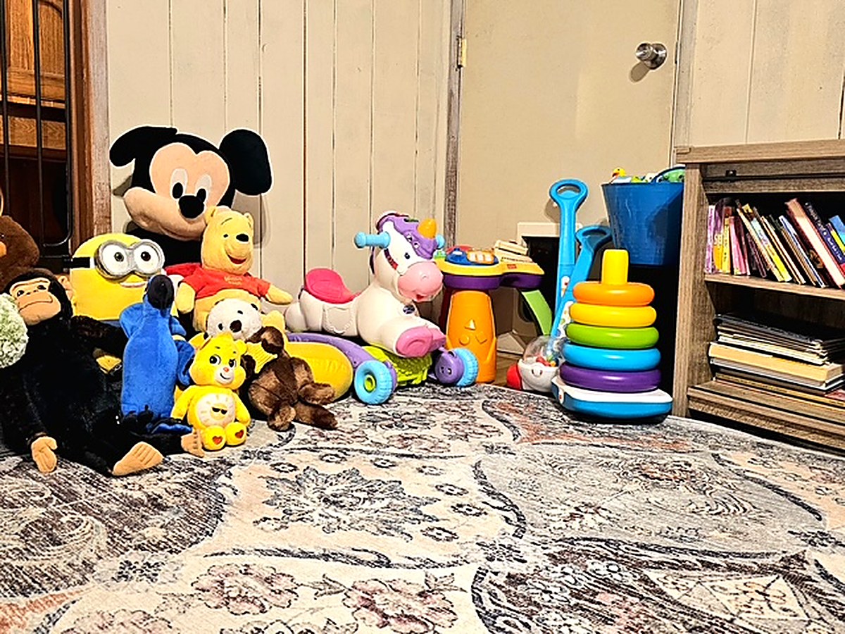 Toys and cozy reading nook – Harris Family Day Care, Long Beach